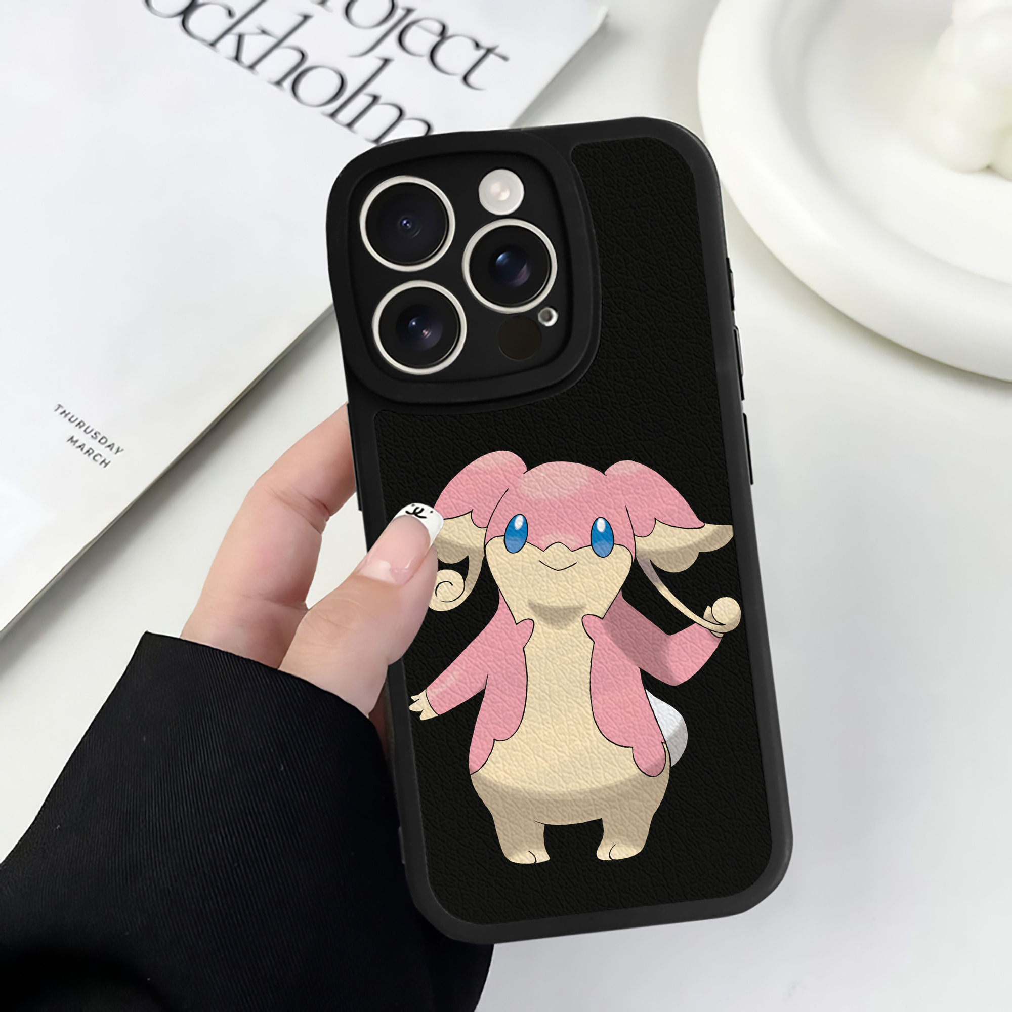 （画像用） ポケットモンスター Pokémon 【iPhone 16シリーズ対応】シリコンスマホケース（レザー調） 材質：シリコン